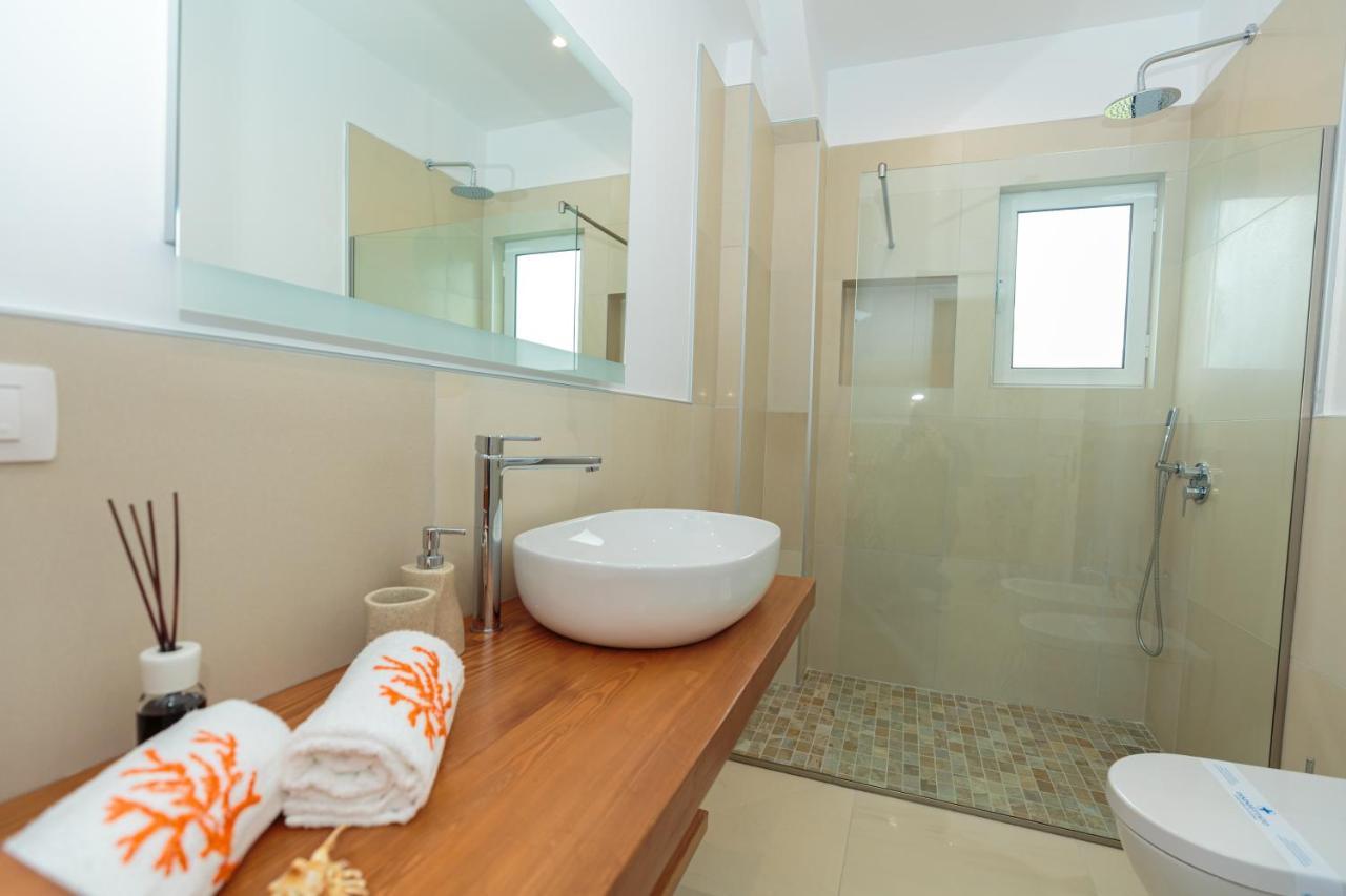 Holiday House Solemare Орикум Экстерьер фото